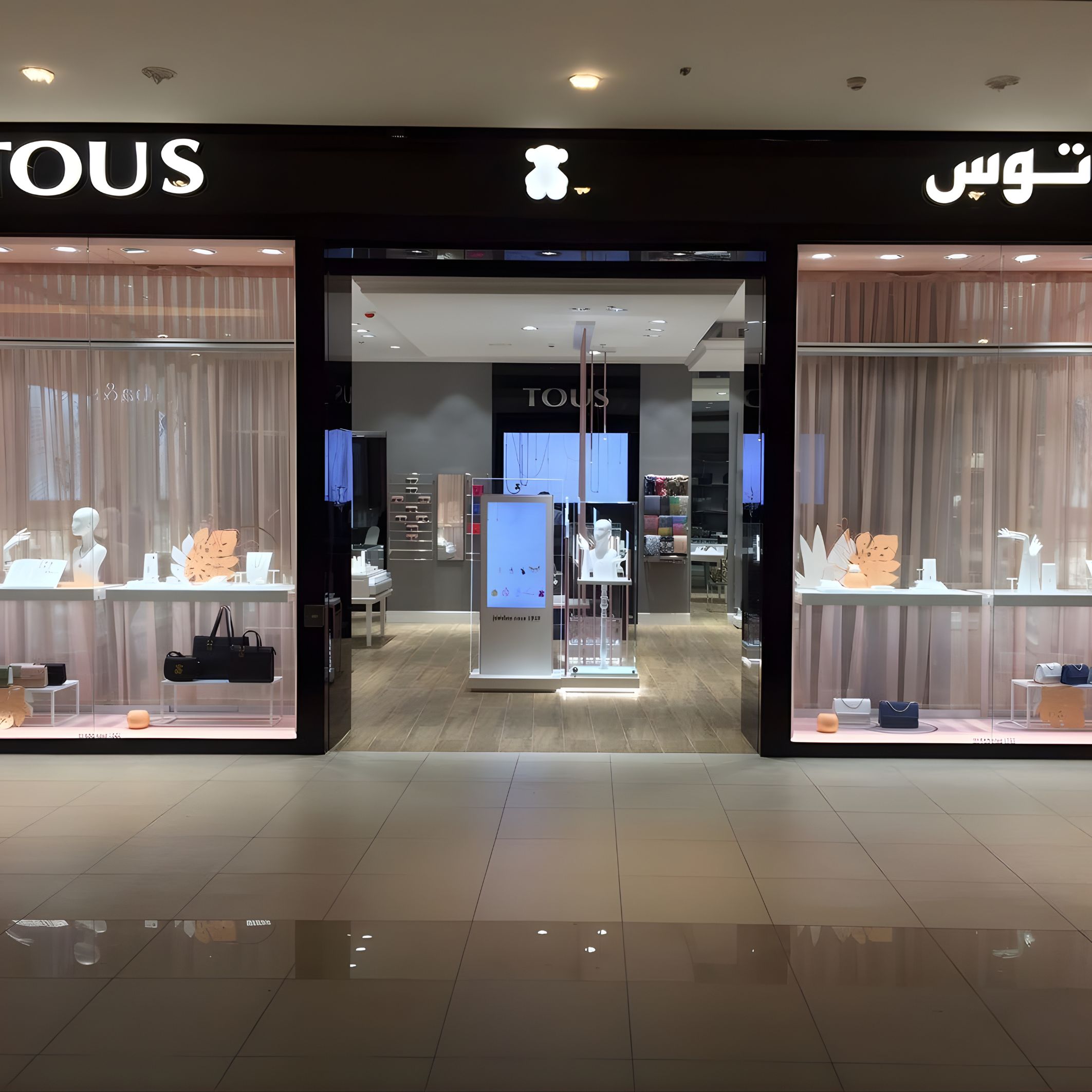 SHOWROOMS, OFFICES & LUXURY SHOPS